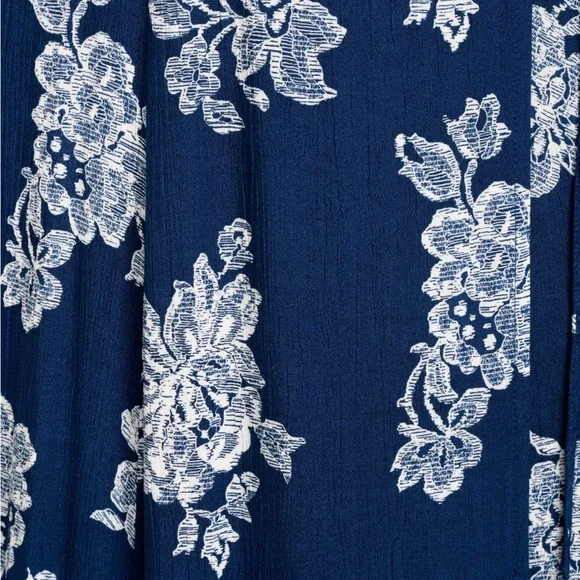 Lulu’s true wrap dress - Picture 2 of 7